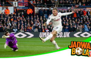 Menang Tipis Atas Luton Town, Pelatih Man United Soroti Dua Pemainnya Menang Tipis Atas Luton Town, Pelatih Man United Soroti Dua Pemainnya
