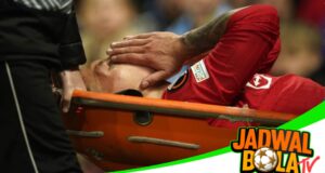 2 Pemain MU Alami Cedera Saat Pertandingan Derby Manchester 2 Pemain MU Alami Cedera Saat Pertandingan Derby Manchester